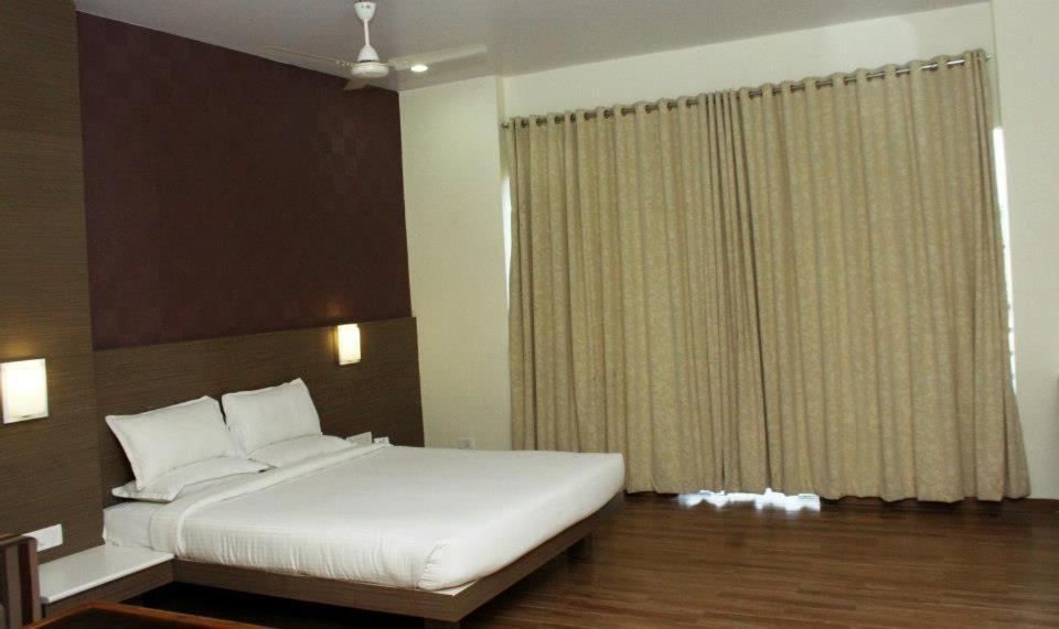 Hotel Landmark Rewa Exterior photo